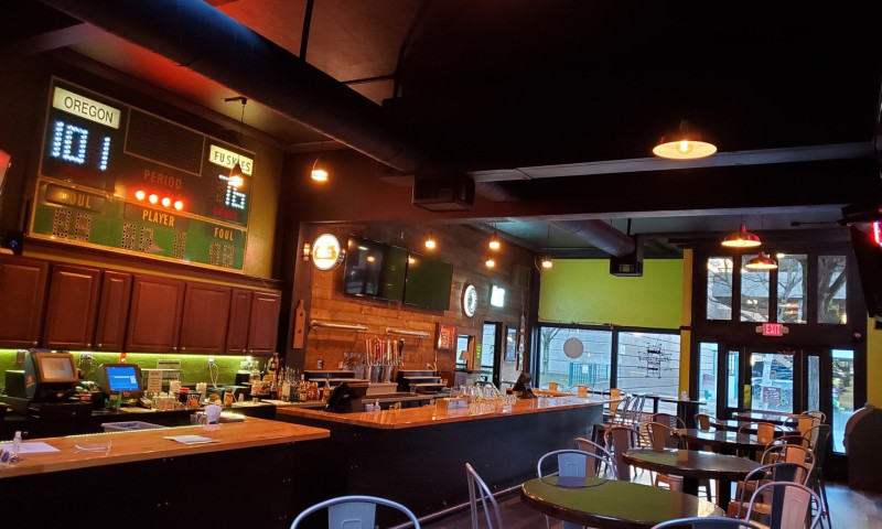6th Street Restaurant & Sports Bar