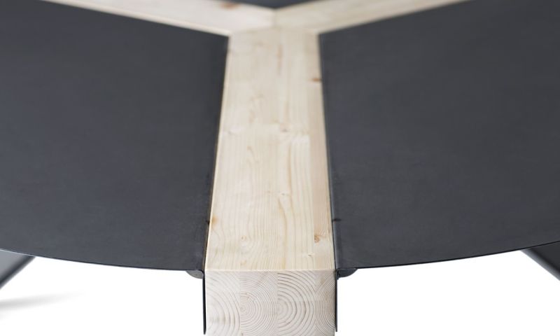 Trivolta - round table