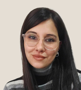 seasoned Visual Communication Designer with 11 years in design & 7 years in UX/UI specialization